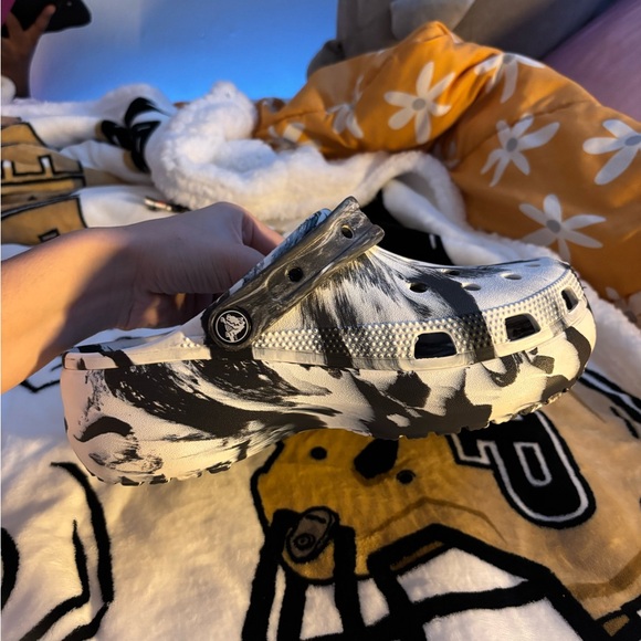 Marble high top CROCS size 9 women - Picture 4 of 5